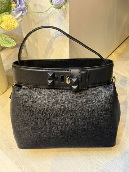 HEMERS LINDY
28*12*22cm
95 dhs✅

Zain44
♥️♥️♥️