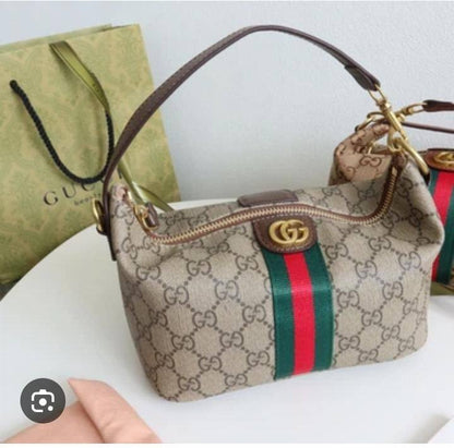 Gucci

90 dhs🇦🇪🇦🇪

with box
Zain239
♥️♥️😂