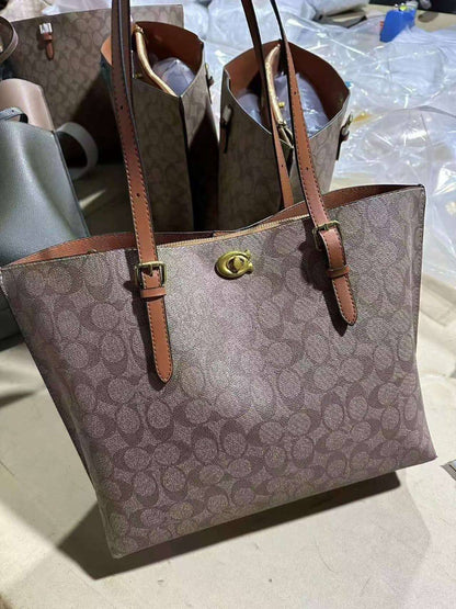 Coach
100 dhs✅

Zain203
♥️♥️♥️