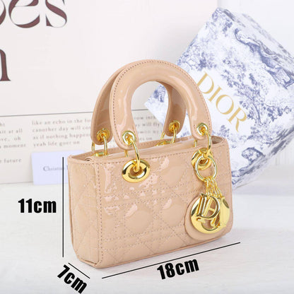 🌟 Dior Joy

1️⃣ First quality ＋🎁

Size : 18 * 11 * 7 cm
90 dhs💓

with box🎁

Zain115
♥️♥️♥️