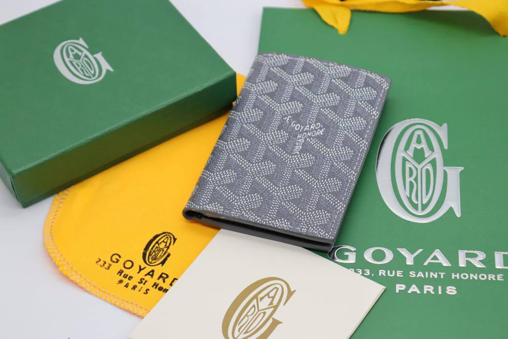 Goyard wallet 
55 dhs❣️

With box and paper bag
🎁🎁🎁

Zain33
♥️♥️♥️