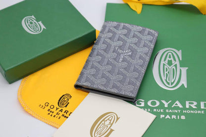 Goyard wallet 
55 dhs❣️

With box and paper bag
🎁🎁🎁

Zain33
♥️♥️♥️