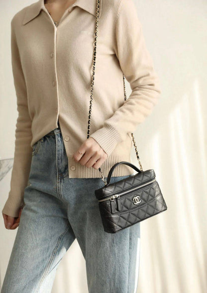 CHANEL 
GOOD QUALITY 

WITH BOX 
🎁🎁🎁

100 dhs🌺

Zain39
♥️♥️♥️