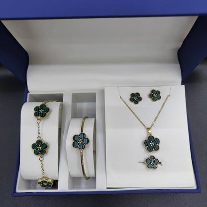 VCA Set
with box🎁

70 dhs✅

Zain25
♥️♥️♥️
