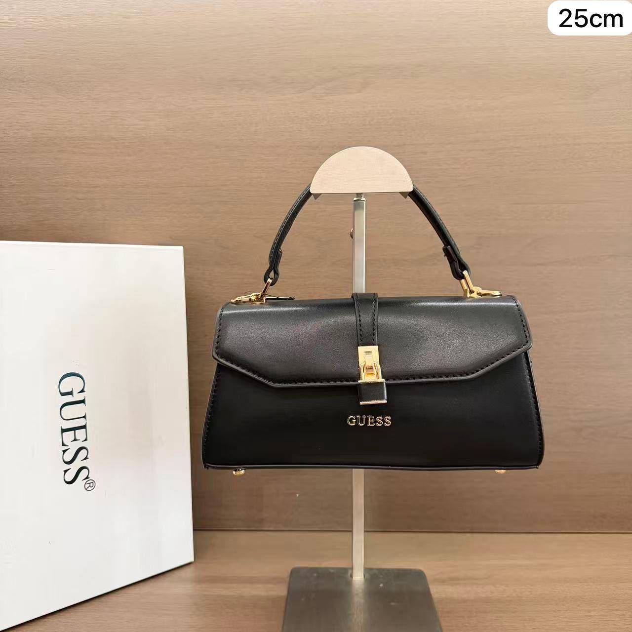 💎  Guess handbag
1️⃣ First quality +🎁  
Size : 25 * 13 cm
100 dhs🇦🇪🇦🇪
with box 🎁

Zain115
♥️♥️♥️