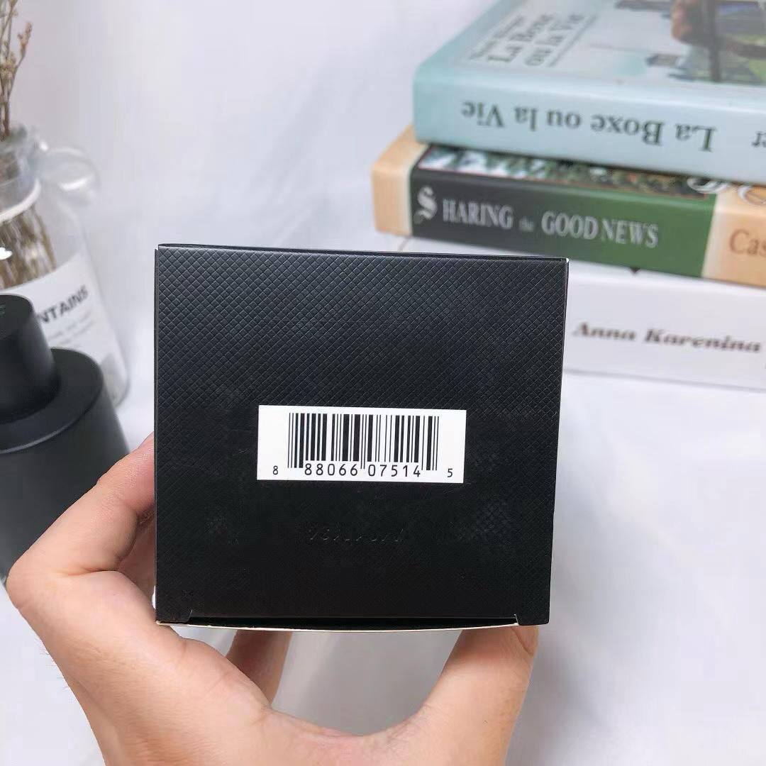 Tom Ford
100 ml
35 dhs💓

Zain17
♥️♥️♥️