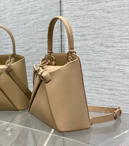 DIOR 
 GOOD QUALITY 
105 dhs🇦🇪🇦🇪

Zain39
♥️♥️♥️