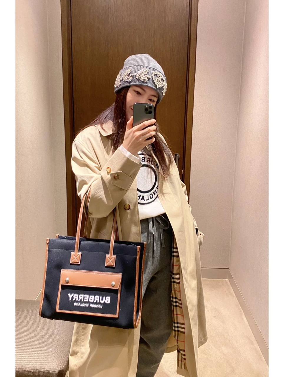BURBERRY 

NEW CAME GOOD QUALITY 
110 dhs🌺

Zain39
♥️♥️♥️