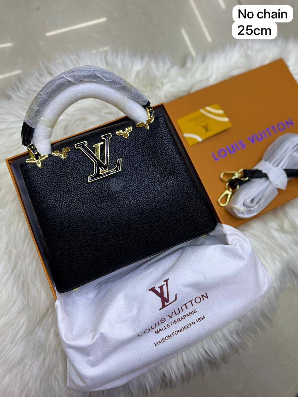 LV Capucenis 

1️⃣ First quality +🎁
Size : 25 * 18.5 cm

85 dhs🇦🇪🇦🇪

 with box🎁

Zain115
♥️♥️♥️