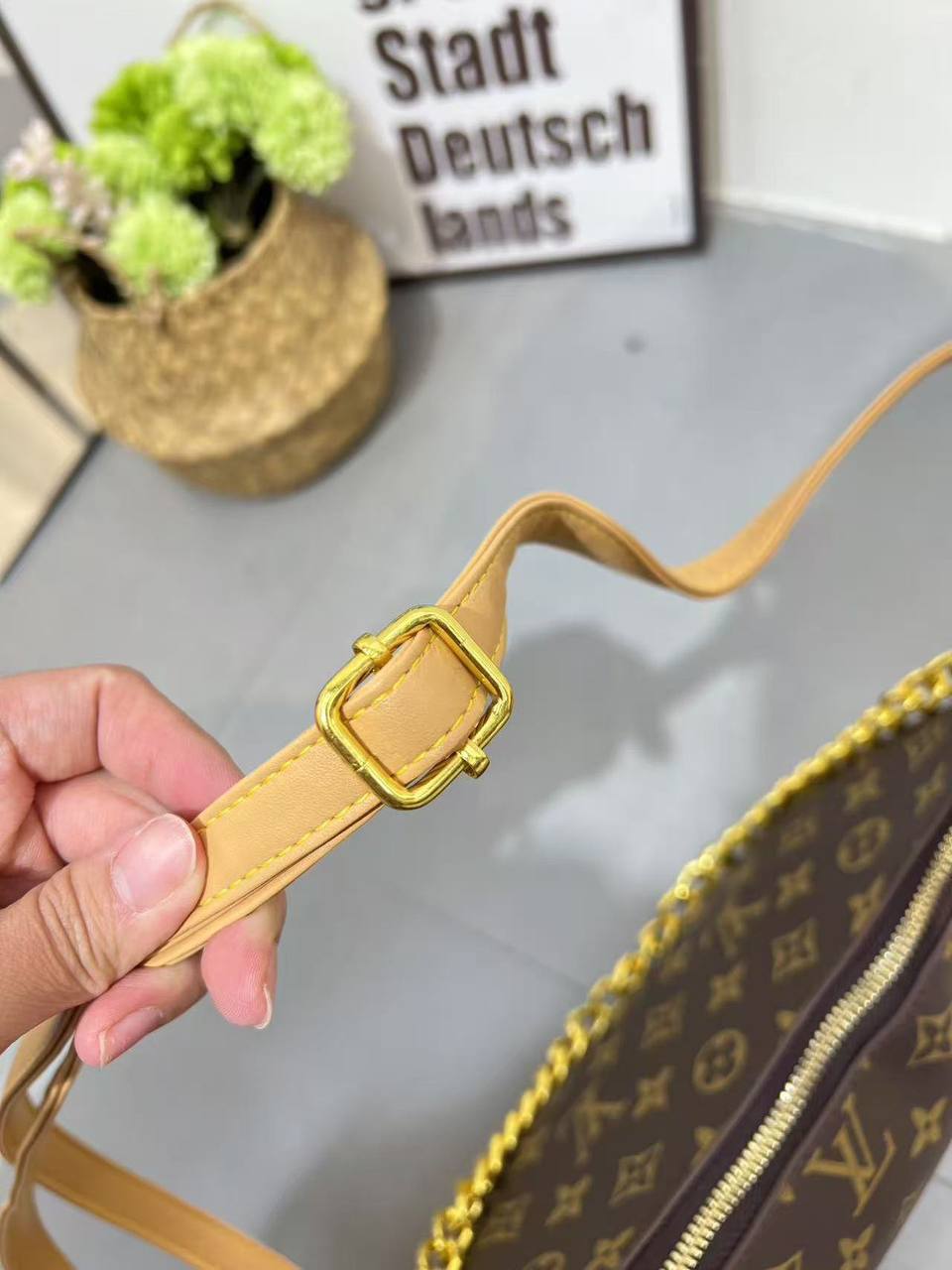 LV
ʙᴏᴜʟᴏɢɴᴇ sʜᴏᴜʟᴅᴇʀ ʙᴀɢ
ᴡɪᴛʜ ᴄʜᴀɪɴ sʟɪɴɢ
ɢᴏʟᴅ ʜᴀʀᴅᴡᴀʀᴇ
sɪᴢᴇ : 28 cm

65 dhs🪙💕

Zain31
♥️♥️♥️