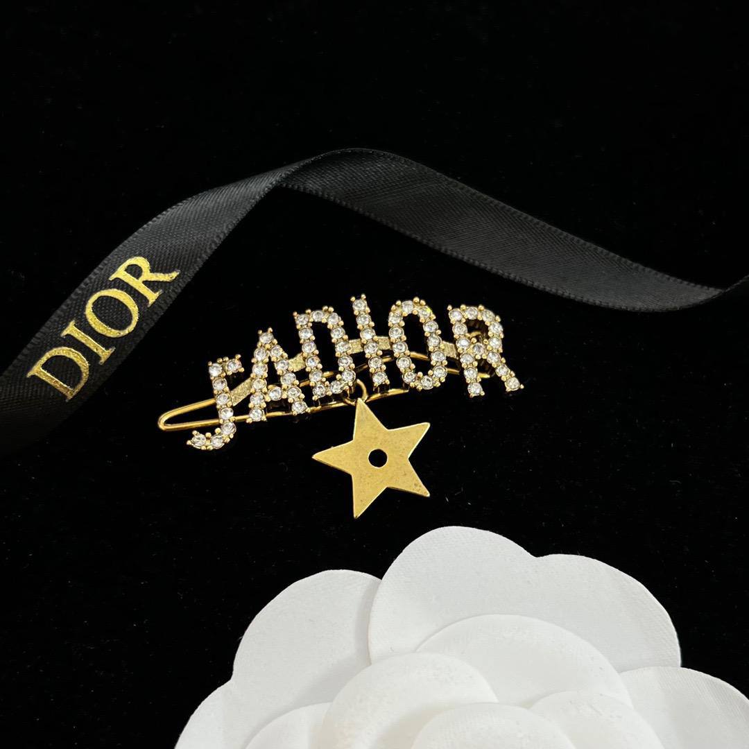 HAIR CLIP
MASTER✨
60 DHS🇦🇪🇦🇪
LIMITED PIECES
WITH BOX AND PAPER BAG🎁🛍️

Zain89
♥️♥️♥️