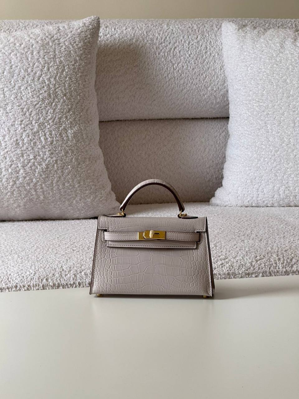 Hermes
minikelly 19cm💕master quality😍with box❤️
510 dhs✅🇦🇪

Zain52
♥️♥️♥️