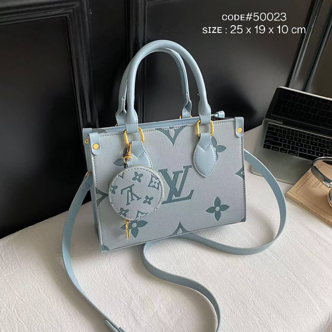 LV
ᴍɪɴɪ ᴏɴ ᴛʜᴇ ɢᴏ 
ᴢɪᴘᴘᴇʀ ᴛʏᴘᴇ ᴡ/ ᴄᴏɪɴ ᴘᴜʀsᴇ
ᴡɪᴛʜ ʟᴏɴɢ ʙᴇʟᴛ sᴛʀᴀᴘ
sɪᴢᴇ : 25 cm

70 dhs✅

Zain31
♥️♥️♥️