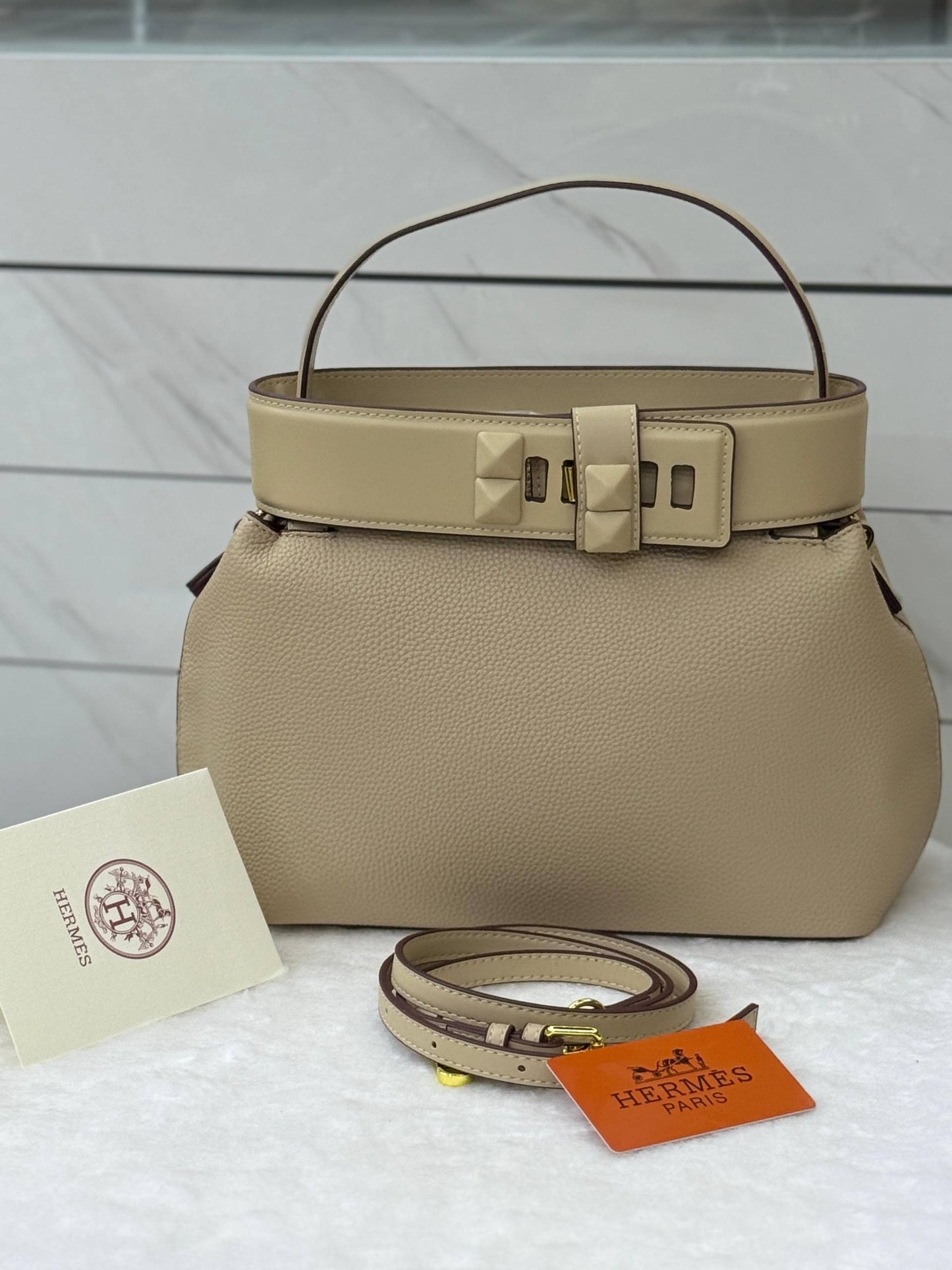 HERMES NEW 💫
GOOD QUALITY 💯
SIZE ( 28CM)
95 dhs❣️

Zain28
♥️♥️♥️