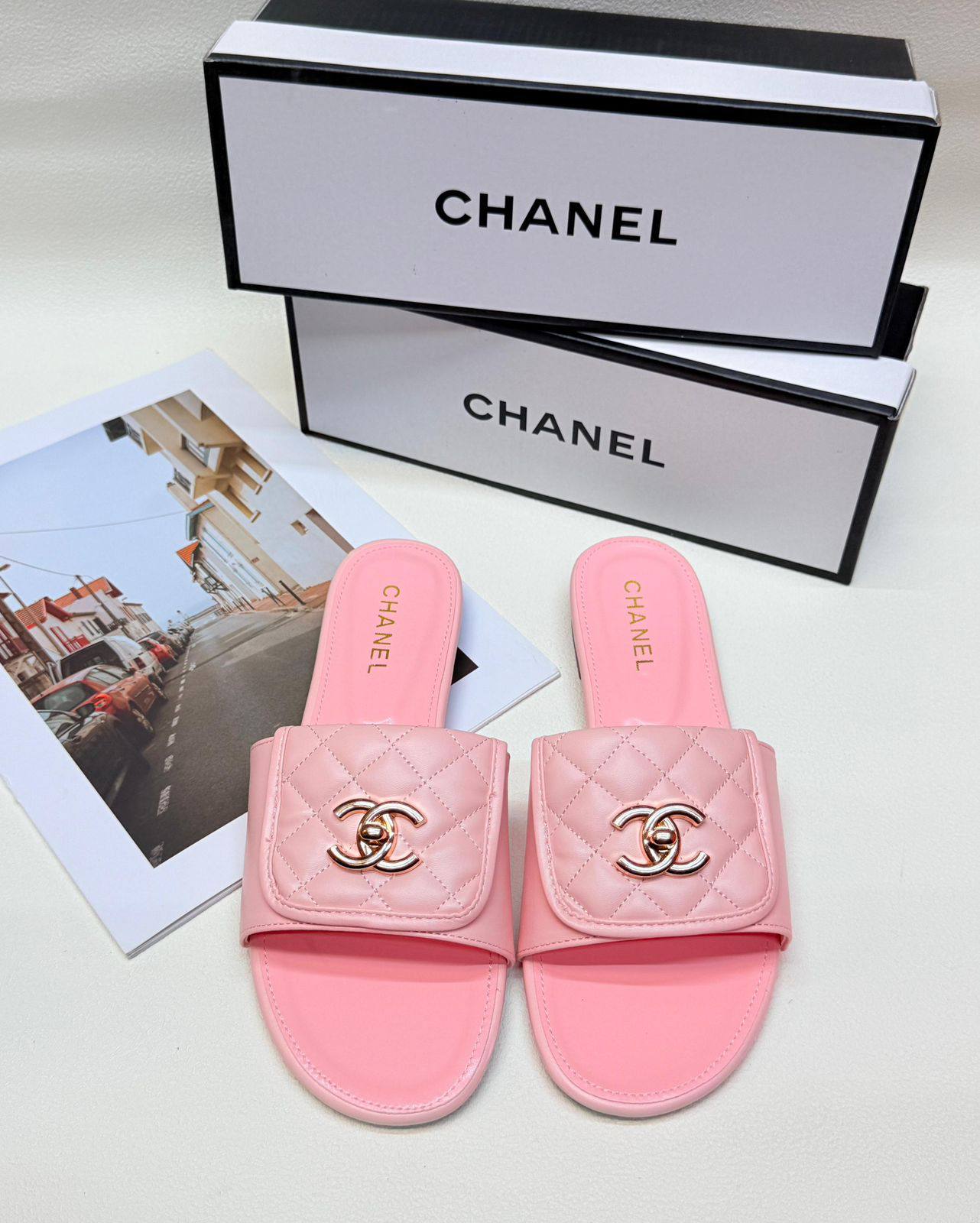 Chanel

Size 36to41
70 dhs❣️

Zain236
♥️♥️♥️