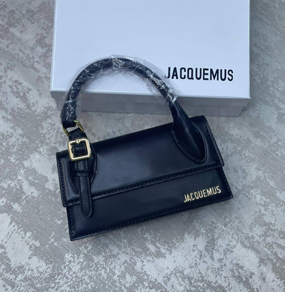 Jacquemus
95 dhs✅

with box
🎁🎁🎁

Zain175
♥️♥️♥️