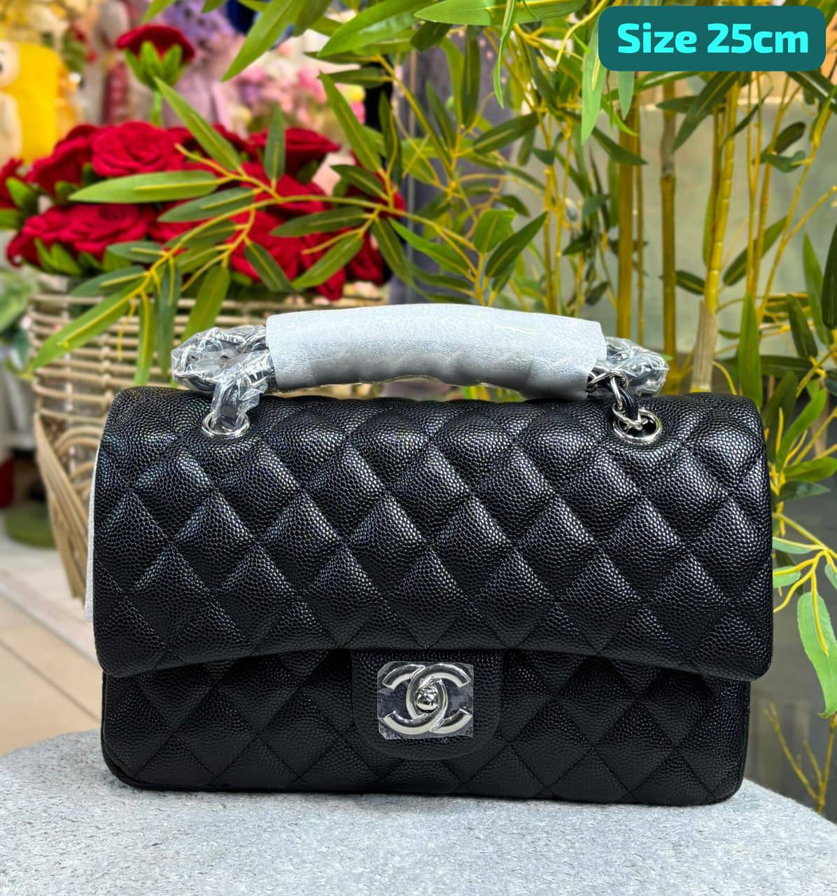 Chanel

Good quality 

with box 
🎁🎁🎁

95 dhs❣️

Zain186
♥️♥️♥️