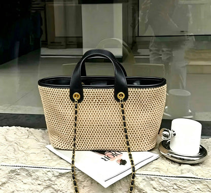 CHANEL
GOOD QUALITY 
130 dhs✅

Zain295
♥️♥️♥️