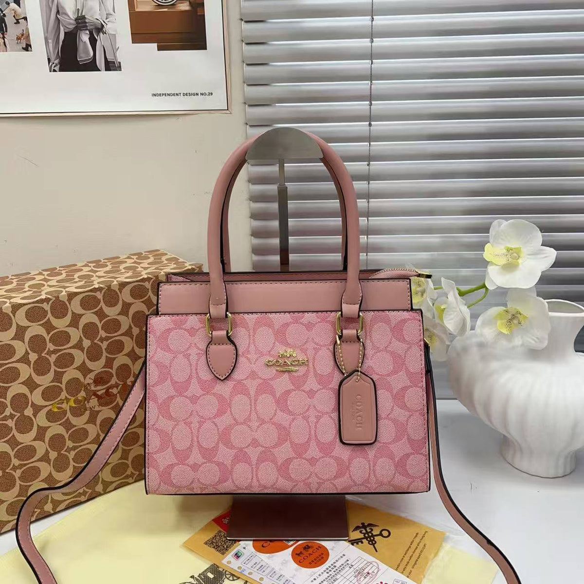 Coach 

No box
70 dhs🇦🇪🇦🇪🇦🇪

Zain232
♥️♥️♥️