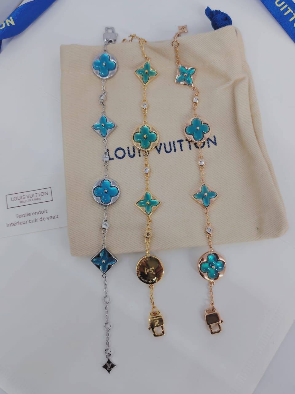 LV SET❤️‍🔥*
Necklace 🦋
Bracelet 🌸
Earring 🌊
Master quality 💯
With normal boxes 🗃️ 
150 dhs❣️
With master box 📦 
170 dhs❣️

Zain216
♥️♥️♥️