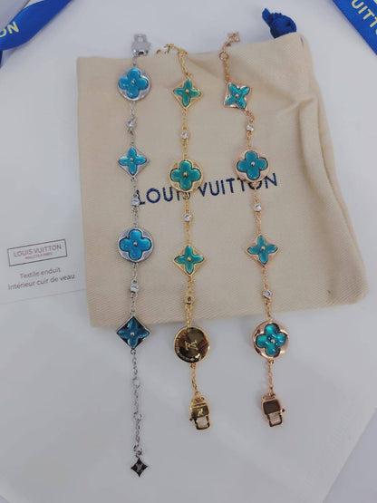 LV SET❤️‍🔥*
Necklace 🦋
Bracelet 🌸
Earring 🌊
Master quality 💯
With normal boxes 🗃️ 
150 dhs❣️
With master box 📦 
170 dhs❣️

Zain216
♥️♥️♥️