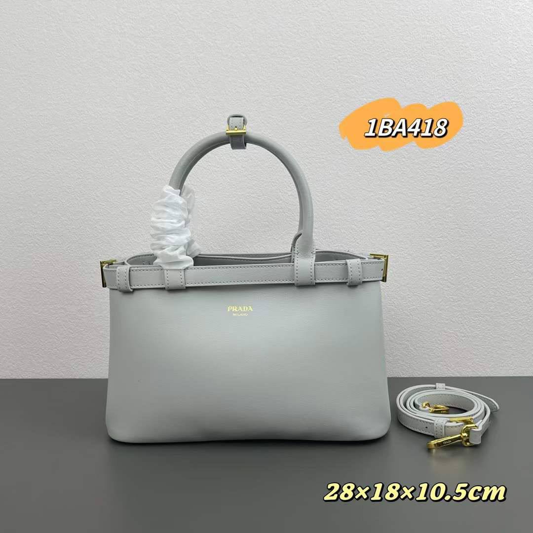 Prada

150 dhs🇦🇪🇦🇪

Zain10
♥️♥️♥️