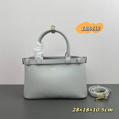 Prada

150 dhs🇦🇪🇦🇪

Zain10
♥️♥️♥️