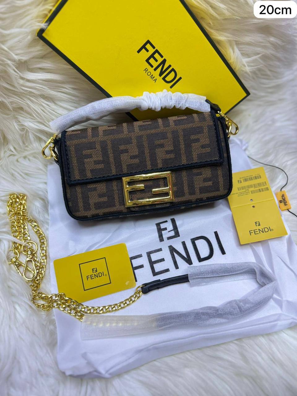 ❤️ Fendi Small baguette
1️⃣ First quality +🎁
Size : 20 * 10 cm
80 dhs🌺
with box🎁

Zain115
♥️♥️♥️