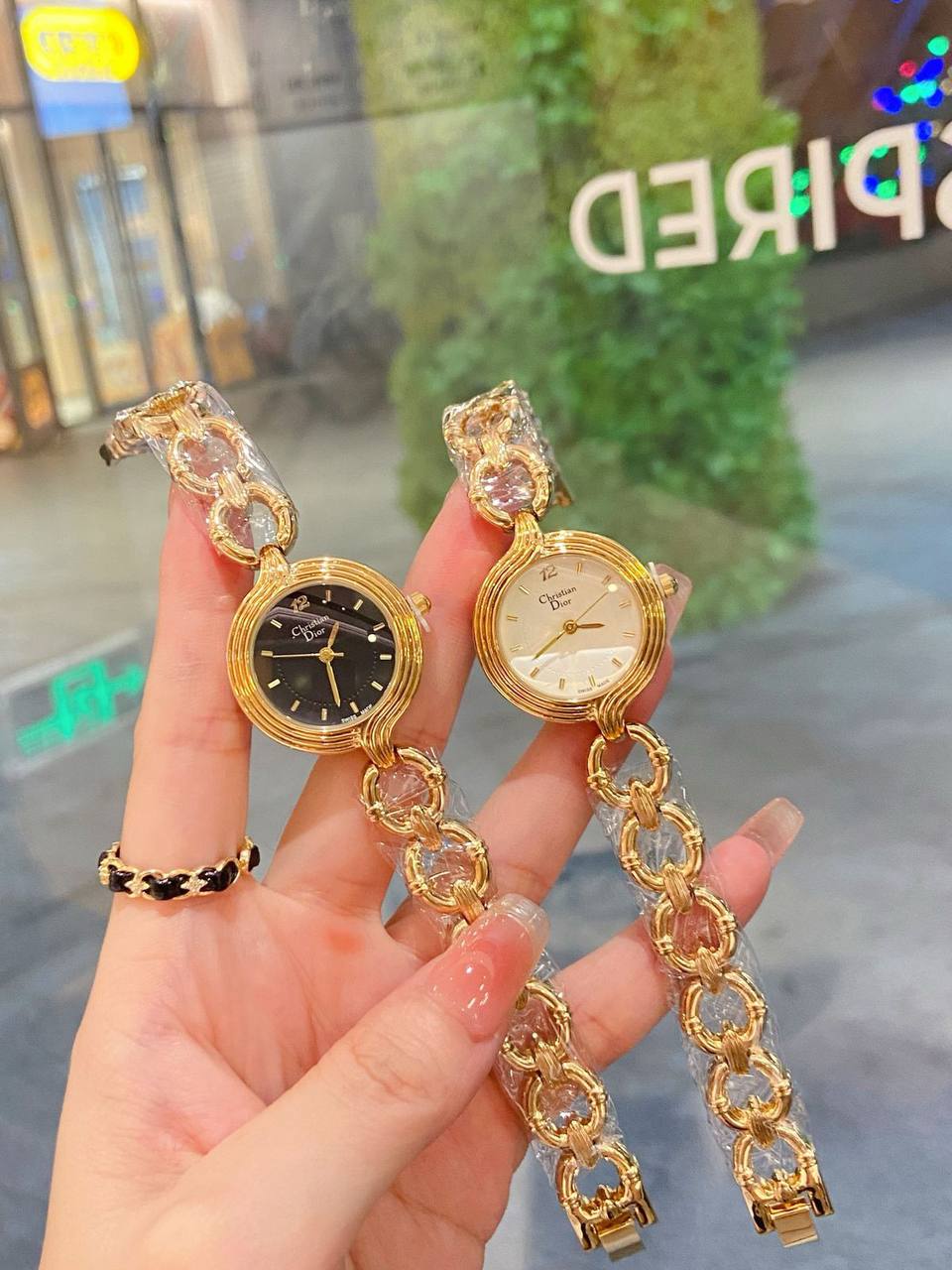 Dior
80 dhs✅

Zain07
♥️♥️♥️