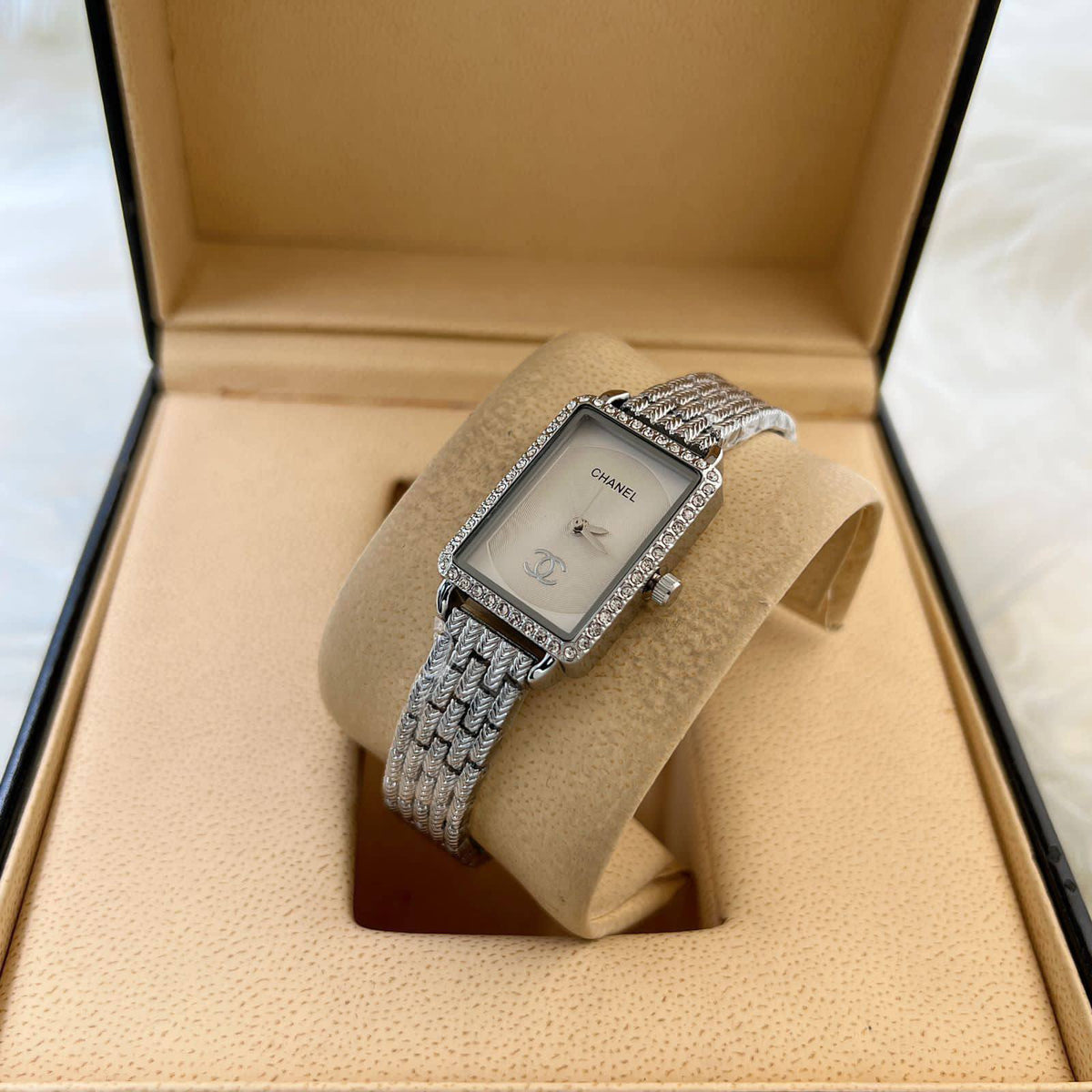 Aigner
Dior
Chanel
Piaget
Bvlgari
Gucci

55 dhs

Zain45
♥️♥️♥️