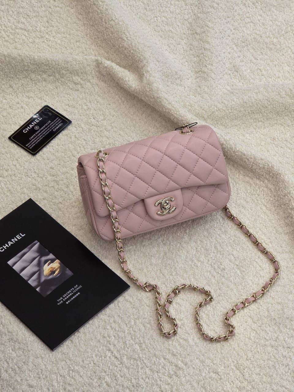 Chanel 
Master
  20CM

With Box🎁🎁🎁

230 dhs🇦🇪

Zain131
♥️♥️♥️