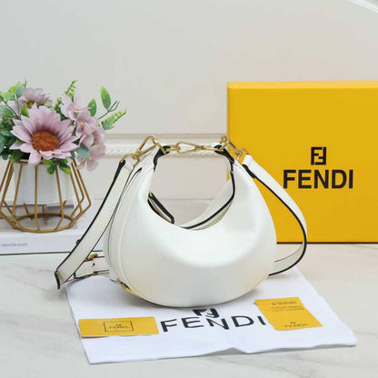 Fendi
Good quality 

with box 🎁🎁🎁

90 dhs💓

Zain186
♥️♥️♥️