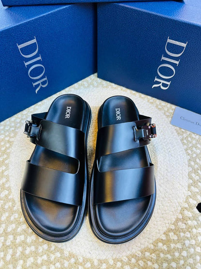 Dior
High Quality
Size 40-46 
220 dhs✅

Zain132
♥️♥️♥️