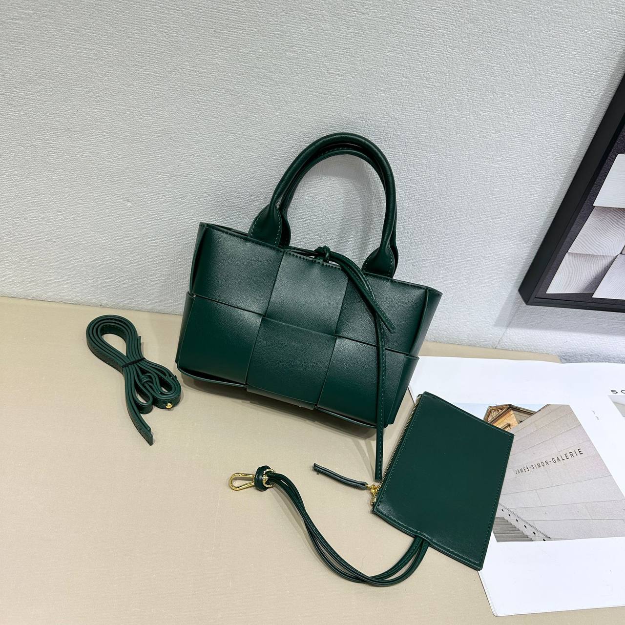 Bottega
✨✨NEW ✨✨

90 dhs❣️
with box
🎁🎁🎁

Zain38
♥️♥️♥️