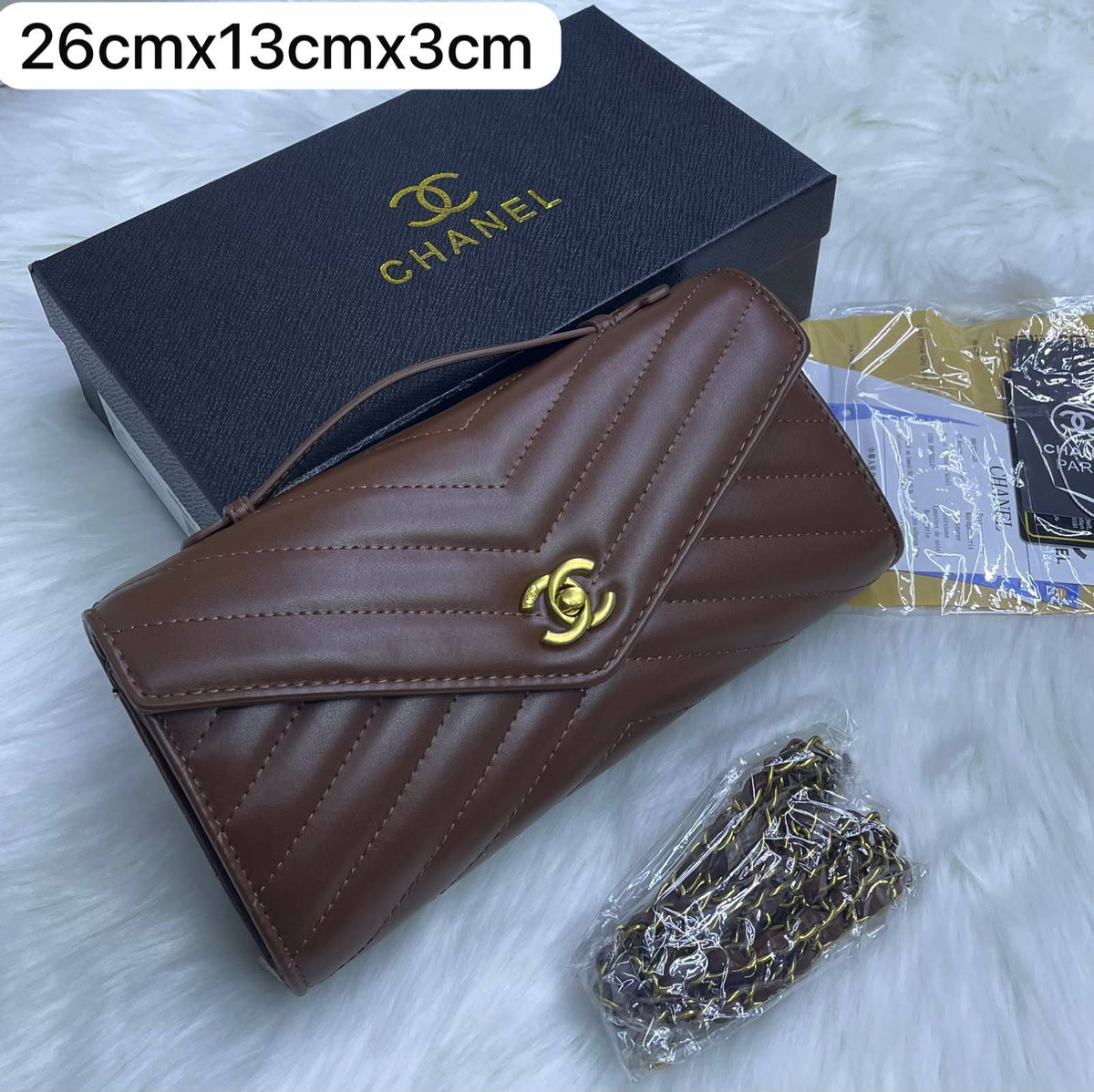 Chanel 

26cmx13cmx3cm

90 dhs 
With box


Zain72
♥️♥️♥️