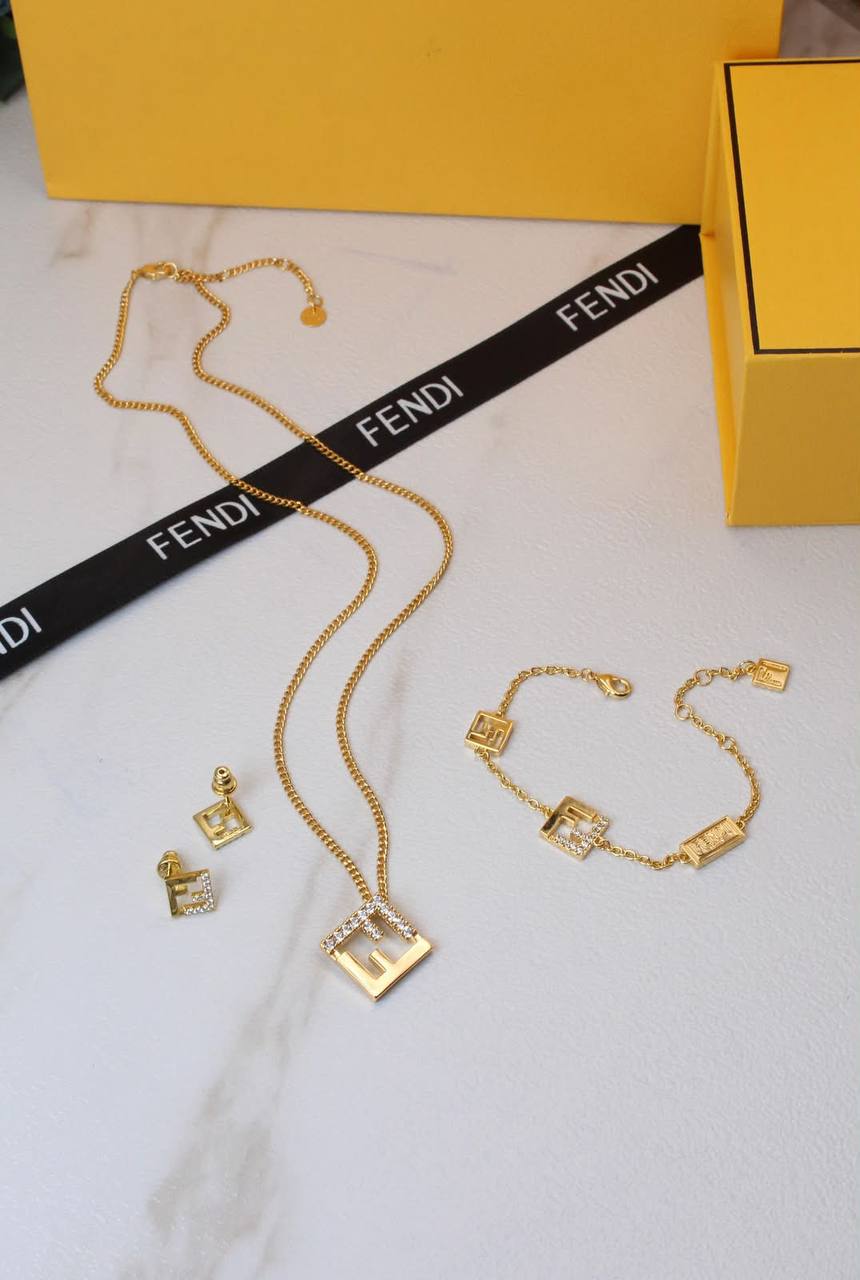 FENDI 💛
* *New Collection* 💛✨💎💎
    *  Fendi O'Lock Necklace  , Earings with Braclet
* Full Set
↗️ *Super Master Quality ®️*
*260 dhs💓* with *Normal* Box
*290 dhs💓* with *Orignal* Box

Zain106
♥️♥️♥️