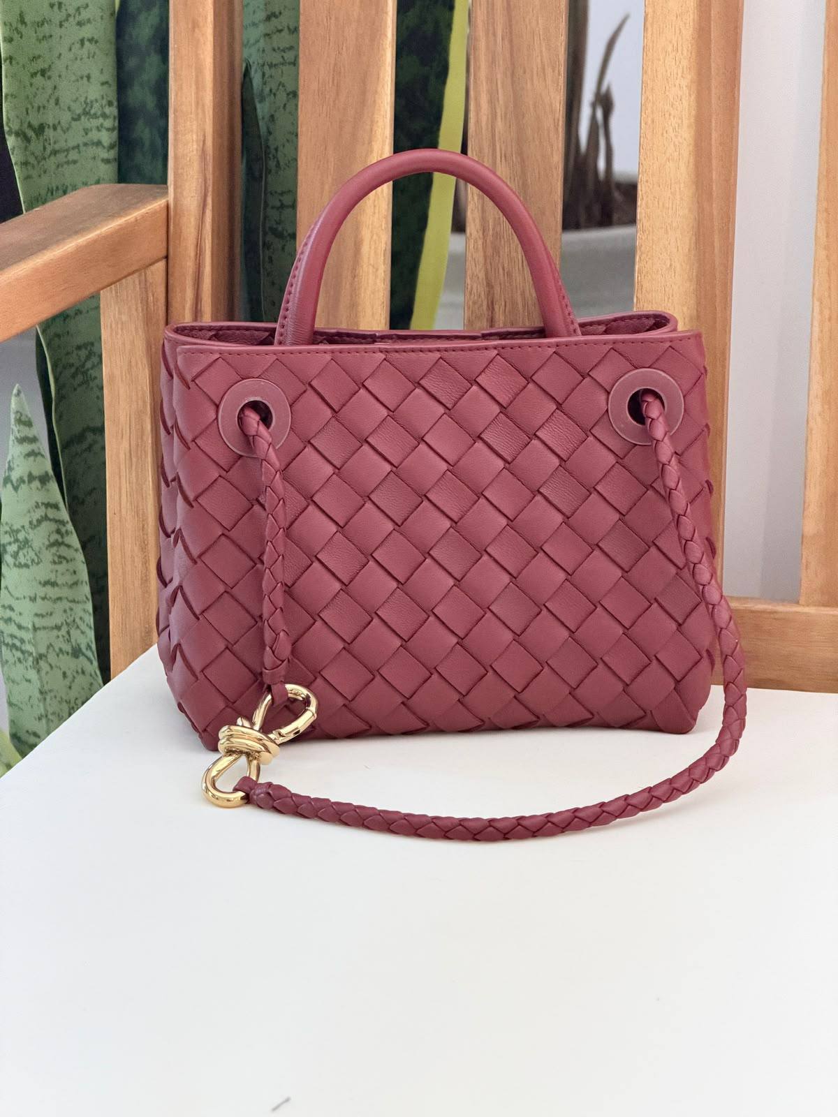 BOTTEGA VENETA💫
VIP Quality ⚡️
Original Packing 🎁
Size 20CM📏
For Price 👇 WhatsApp✅
0568585901 
0507557372
0552275751 Owner Zain 👌

Zain321
♥️♥️♥️