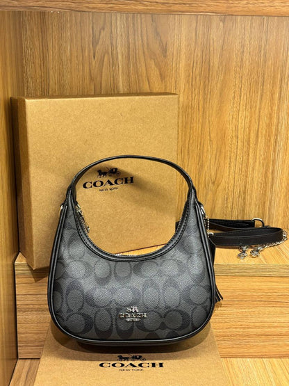 COACH
Best quality 

with box
🎁🎁🎁

80 dhs✅

size 20Cm

Zain290
♥️♥️♥️
