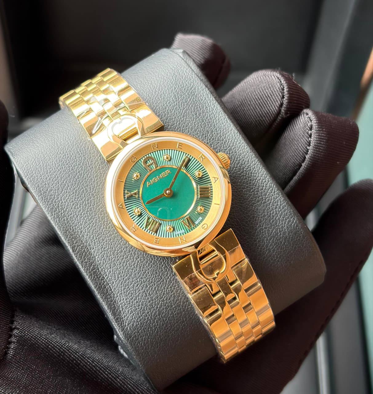 Aigner watch for ladies 
good quality
 240 dhs🌺

Zain59
♥️♥️♥️