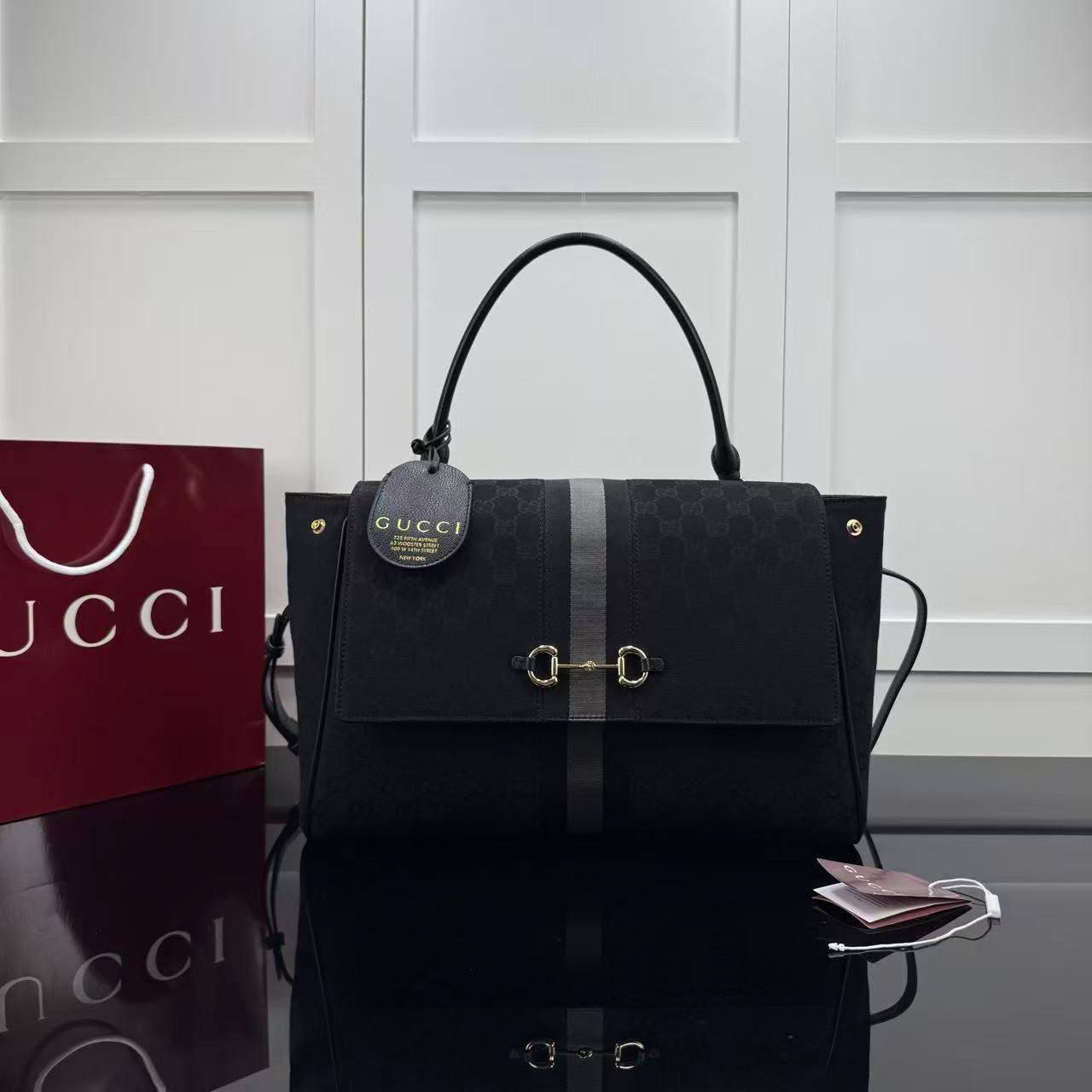 Gucci
Master🌺🌺
37cm🫶🏼🫶🏼 
300 dhs💛

Zain297
♥️♥️♥️