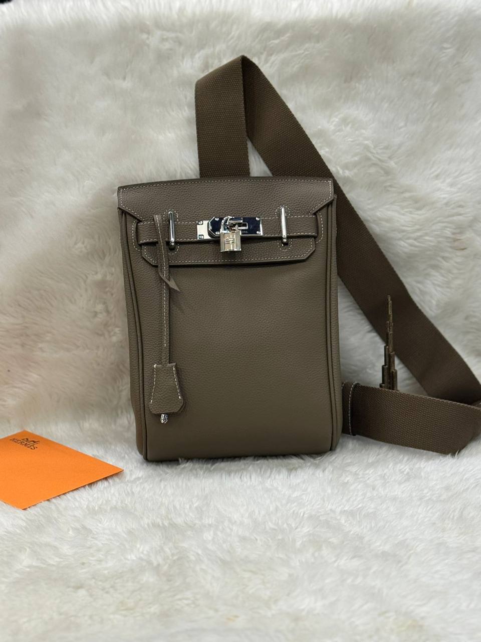 Hermes 
Master
  18Cm 

With Box
🎁🎁🎁

320 dhs✅

Zain131
♥️♥️♥️