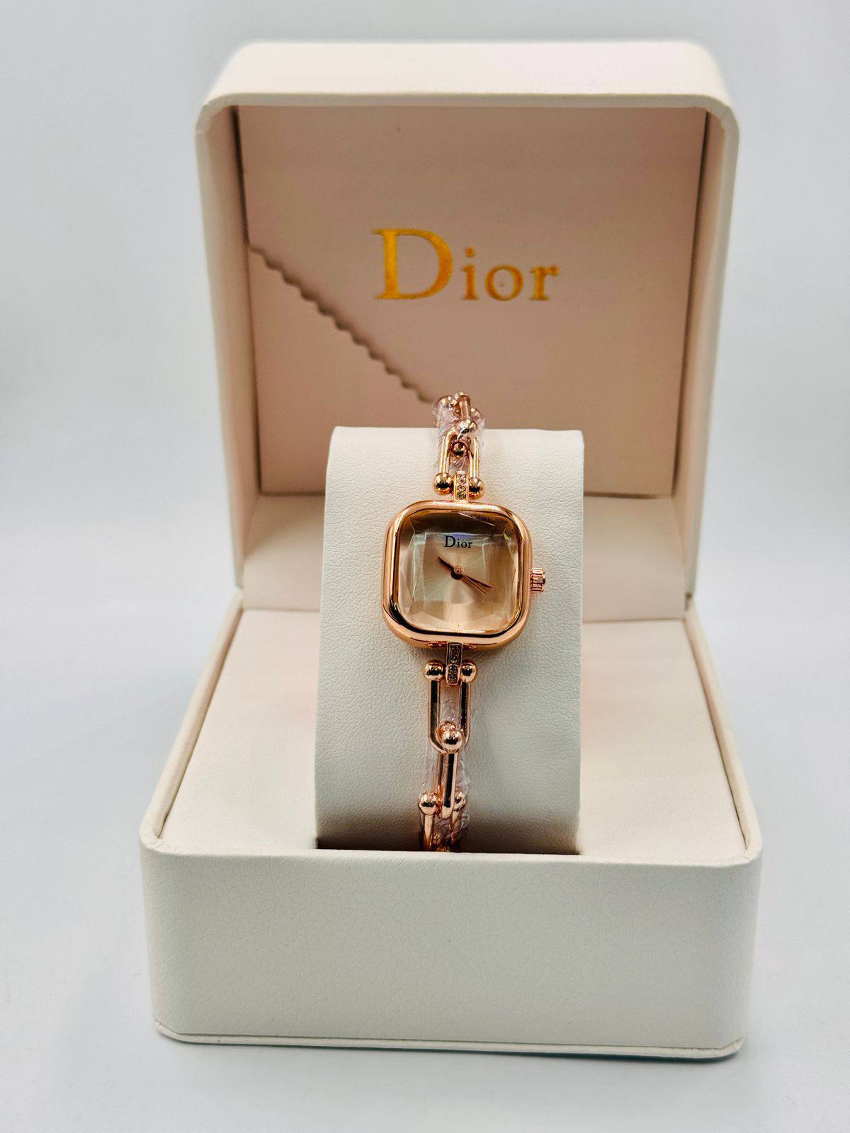 Dior LADIES
*New Arrival*🔥
55 dhs🪙🌨️

Zain08
♥️♥️♥️