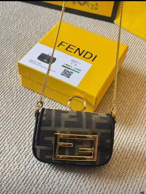 FENDI 

Master quality

11cm 
with box
120 dhs🇦🇪🇦🇪

Zain95 
♥️♥️♥️