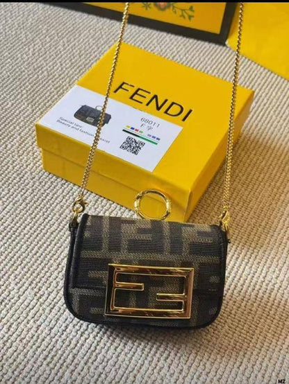 FENDI 

Master quality

11cm 
with box
120 dhs🇦🇪🇦🇪

Zain95 
♥️♥️♥️