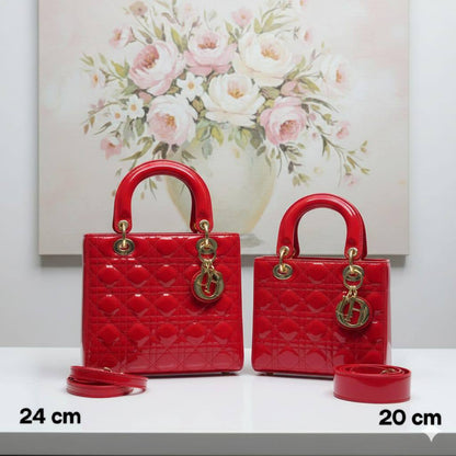 CHRISTIAN LADY DIOR
ɢʟᴏssʏ ᴍᴀᴛᴇʀɪᴀʟ
ɢᴏʟᴅ ʜᴀʀᴅᴡᴀʀᴇ
ᴡɪᴛʜ ᴡᴇʙ ʟᴏɴɢ sᴛʀᴀᴘ
ᴡɪᴛʜ BOX
🎁🎁🎁
 *sɪᴢᴇ: 24 cm = Pʀɪᴄᴇ 110 ᴅʜs* 
  
 *sɪᴢᴇ: 20 ᴄm = Pʀɪᴄᴇ 100 ᴅʜs* 

Zain31
♥️♥️♥️