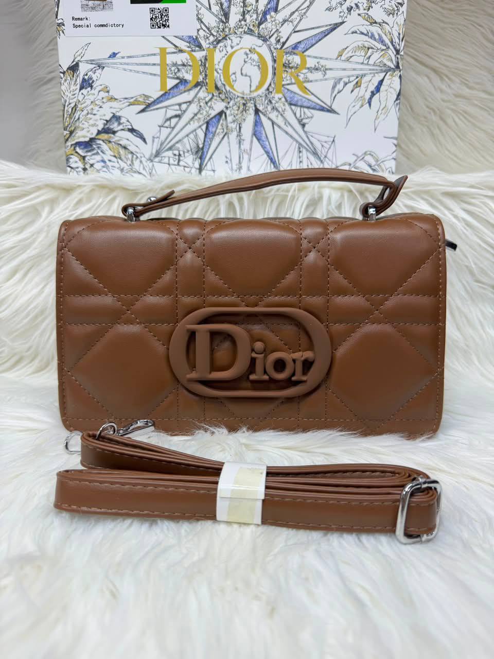 Dior
With box 
75 dhs💓

Zain50
♥️♥️♥️