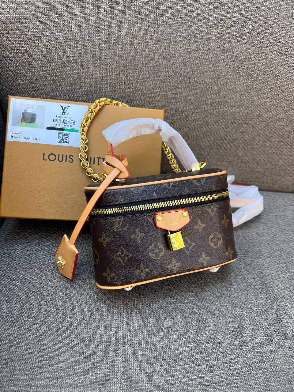 LV
95 dhs❣️

with box
🎁🎁🎁

size 19,

Zain26
♥️♥️♥️