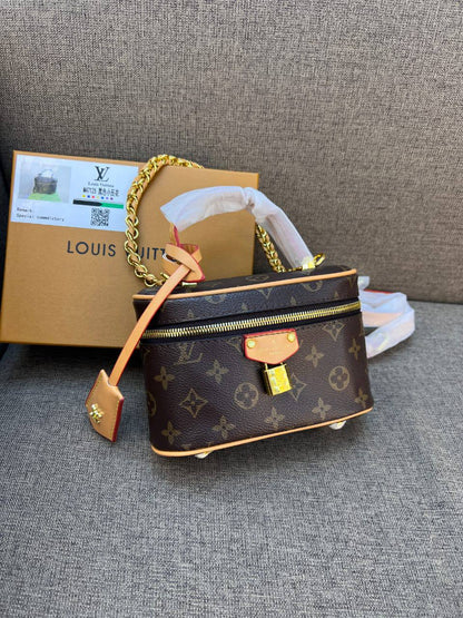 LV
95 dhs❣️

with box
🎁🎁🎁

size 19,

Zain26
♥️♥️♥️