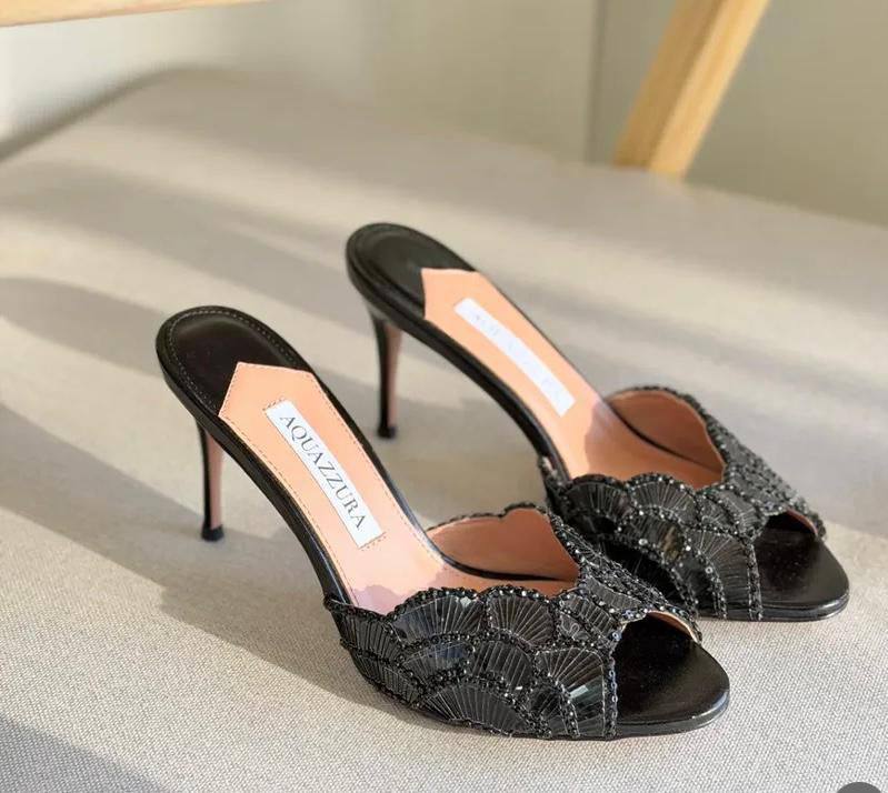 Aquazzura
High quality 
size 36-42 
180 dhs❣️

Zain132
♥️♥️♥️