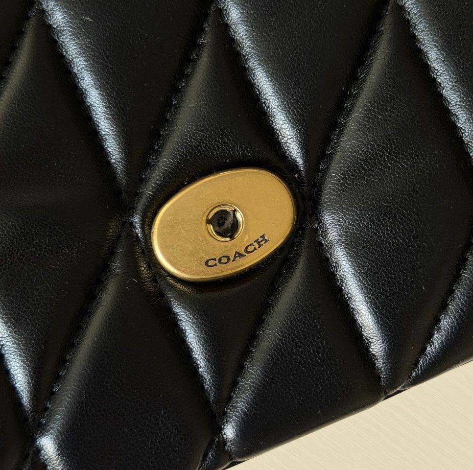 COACH 
HIGH QUALITY 
WITH BOX 
110 dhs✅

Zain39
♥️♥️♥️